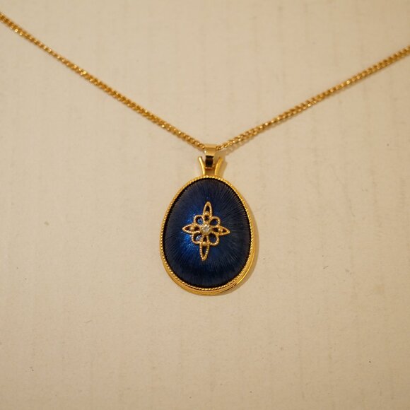 VINTAGE AVON ROYAL IMPRESSIONS PENDANT NECKLACE 1980'S - Picture 4 of 8
